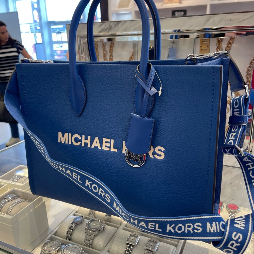 MICHAEL KORS Mirella Medium EW Pebbled Leather Tote Bag
Galaxy Blue
NWT - Picture 11 of 16